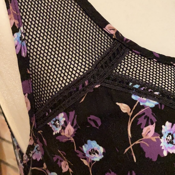 Garage Patterned Sleeveless Top - Picture 4 of 8